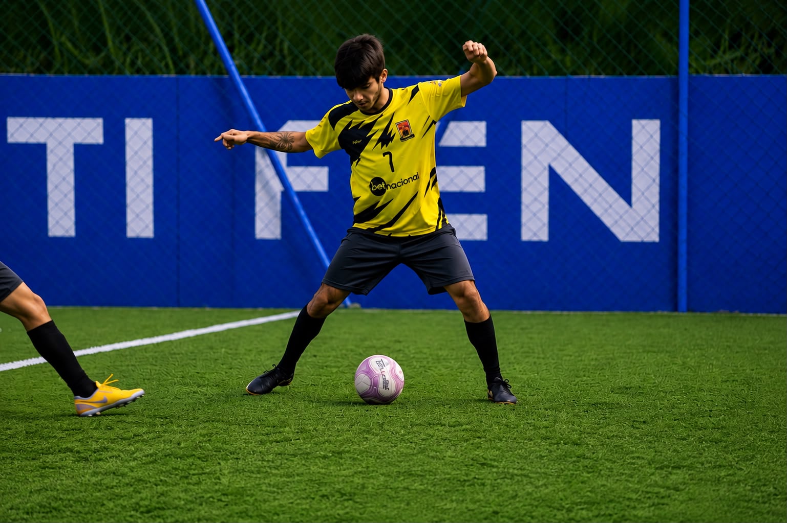 Iago Aragão jogando futebol
